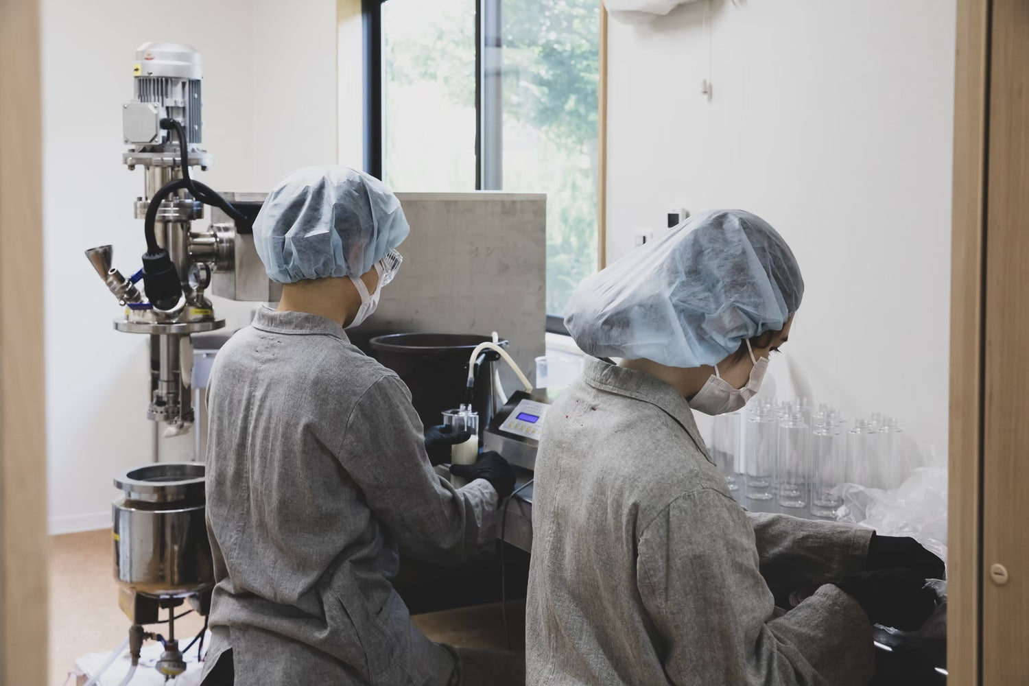 Medical Modern Perfume Factory (メディカル モダン パフューム ファクトリー) | 化粧品 医薬部外品 製品製造 小ロットから大ロット 製造可能 OEM ODM メーカー 高品質 SGS ヴィーガン  オーガニック 認証 